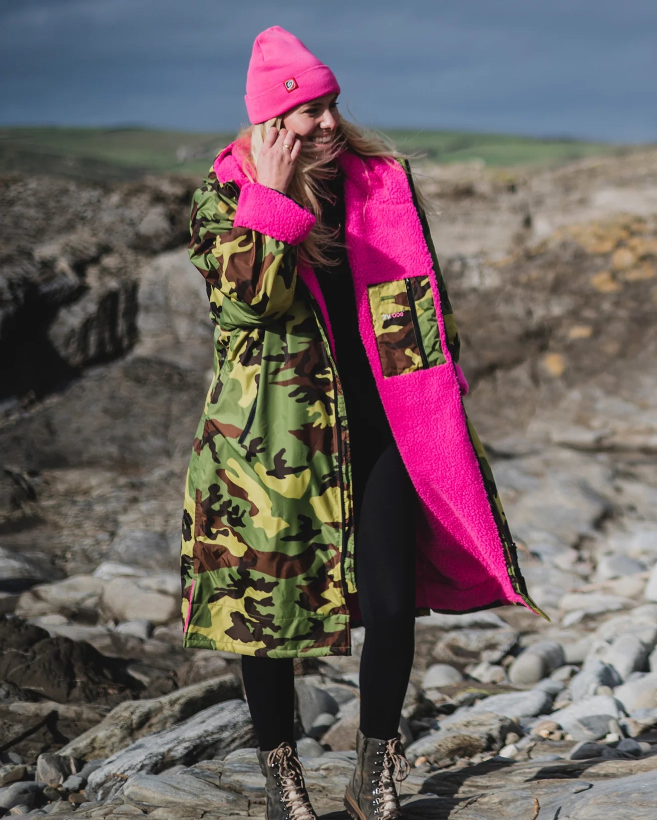 dryrobe advance long sleeve changing robe camo pink