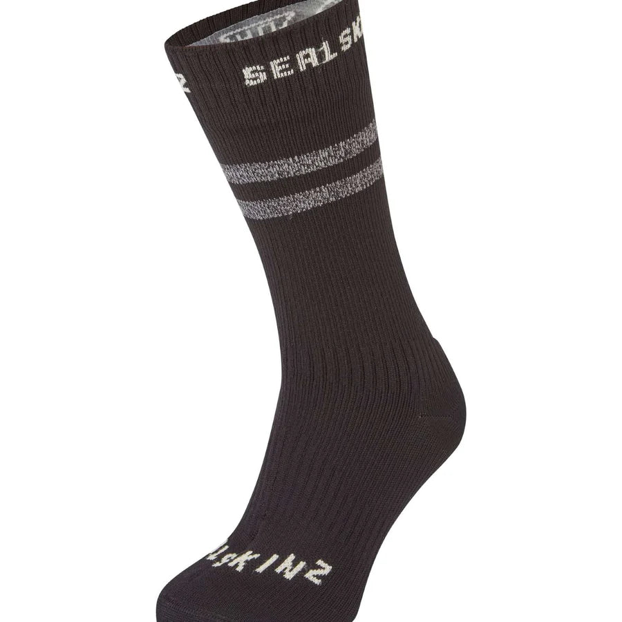 sealskinz runton waterproof cold weather mid length sock with hydro stop black
