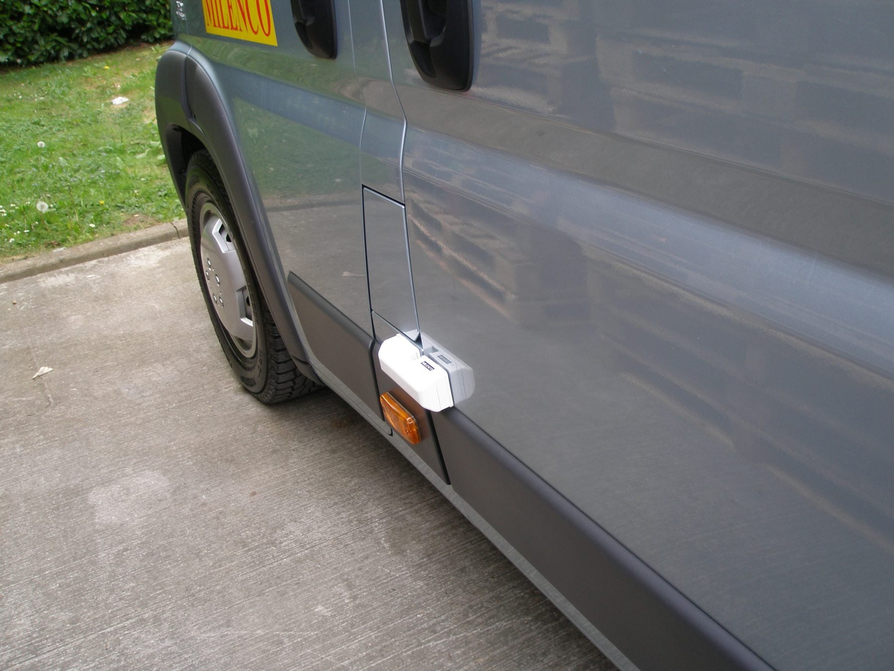 Milenco Van Sliding Door Security Deadlock Single 3056 White