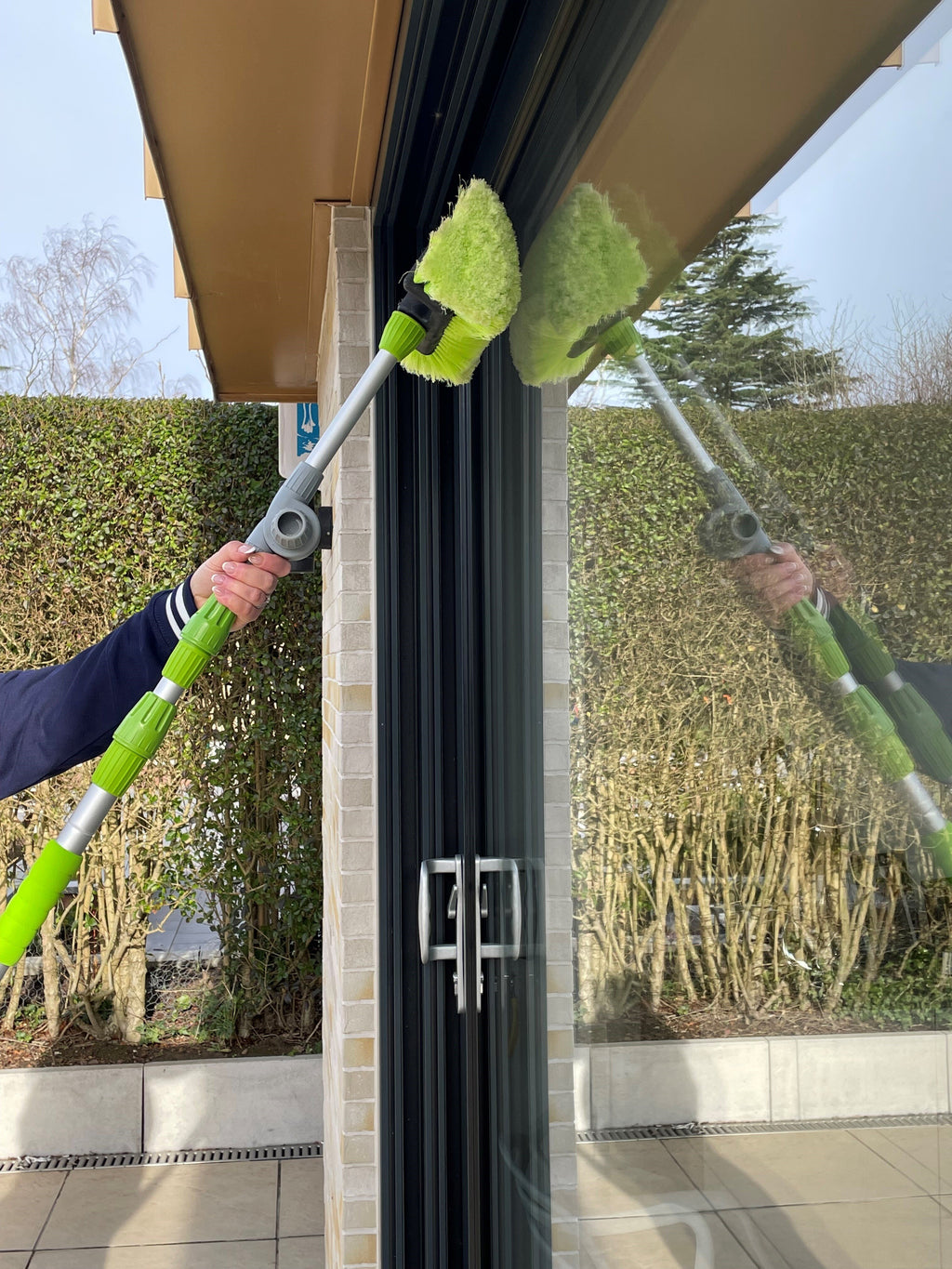 Telescopic Wash Brush With Angled Head