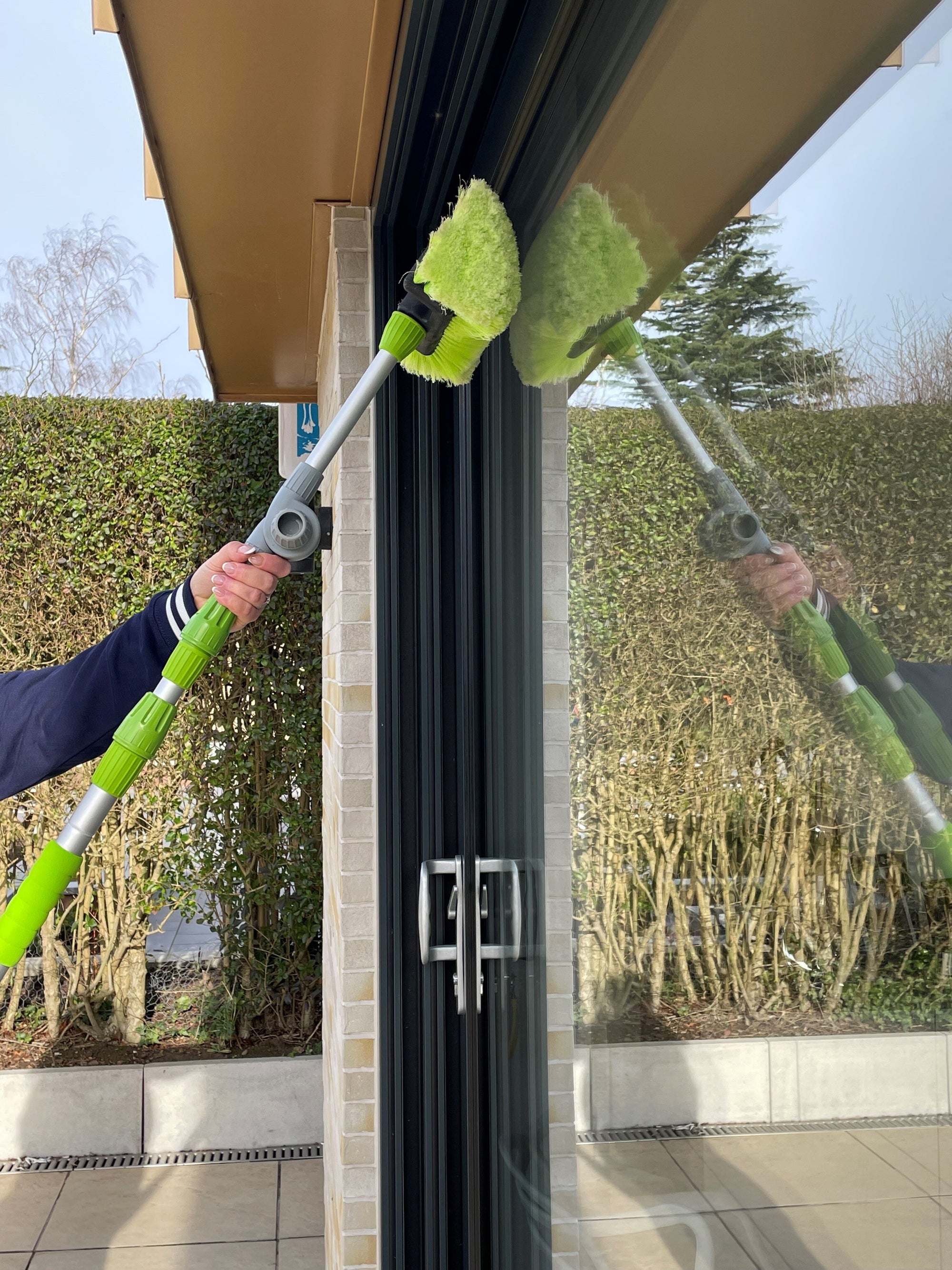 Telescopic Wash Brush With Angled Head